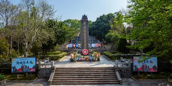 傳承紅色基因，弘揚(yáng)愛國(guó)精神！寧紅電氣開展清明祭掃活動(dòng)！